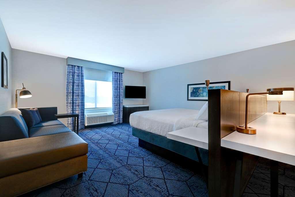 Hilton Garden Inn Cedar Rapids Room photo